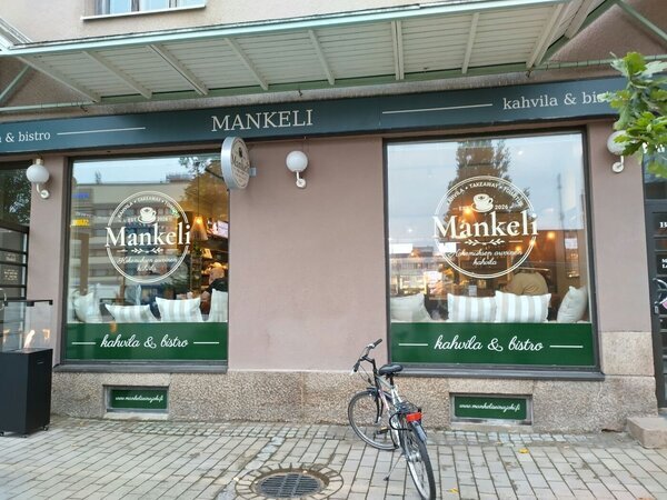 Kahvila-Bistro-Mankeli-ulkopuolelta <b>Kahvila-Bistro-Mankeli-ulkopuolelta</b>