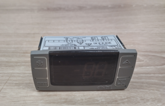 Restmec kylmäkonekasetin säädin Dixell XR02CX