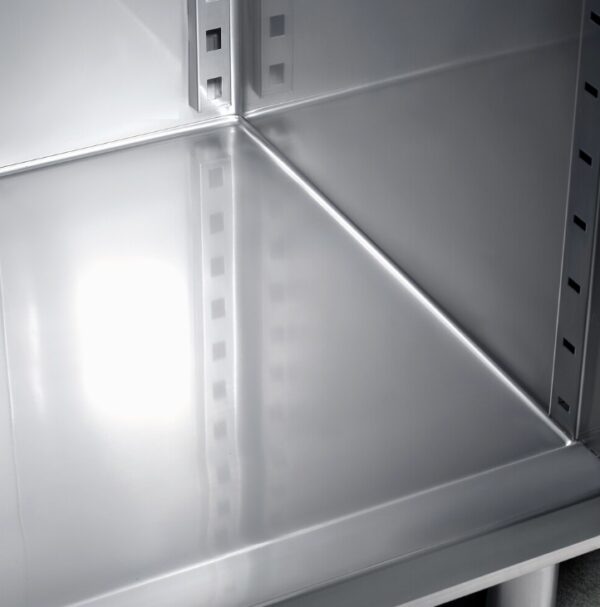 Ammattikäyttöön tarkoitettujen Everlasting TNBV kylmäkaappien ja BTV pakastekaappien sisäpinnat ovat helposti puhdistettavissa.