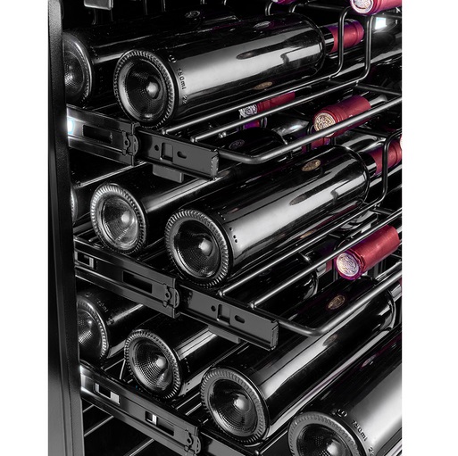 Temptechin Copenhagen CPRO1800SX mallissa on Label View hyllyt, jossa pullot ja etiketit saa upeasti näkyviin. Viinikaappi soveltuu ravintoloihin.